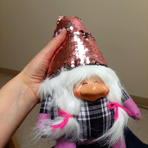 “Pretty in Pink” Gnome - Picture 7 of 10